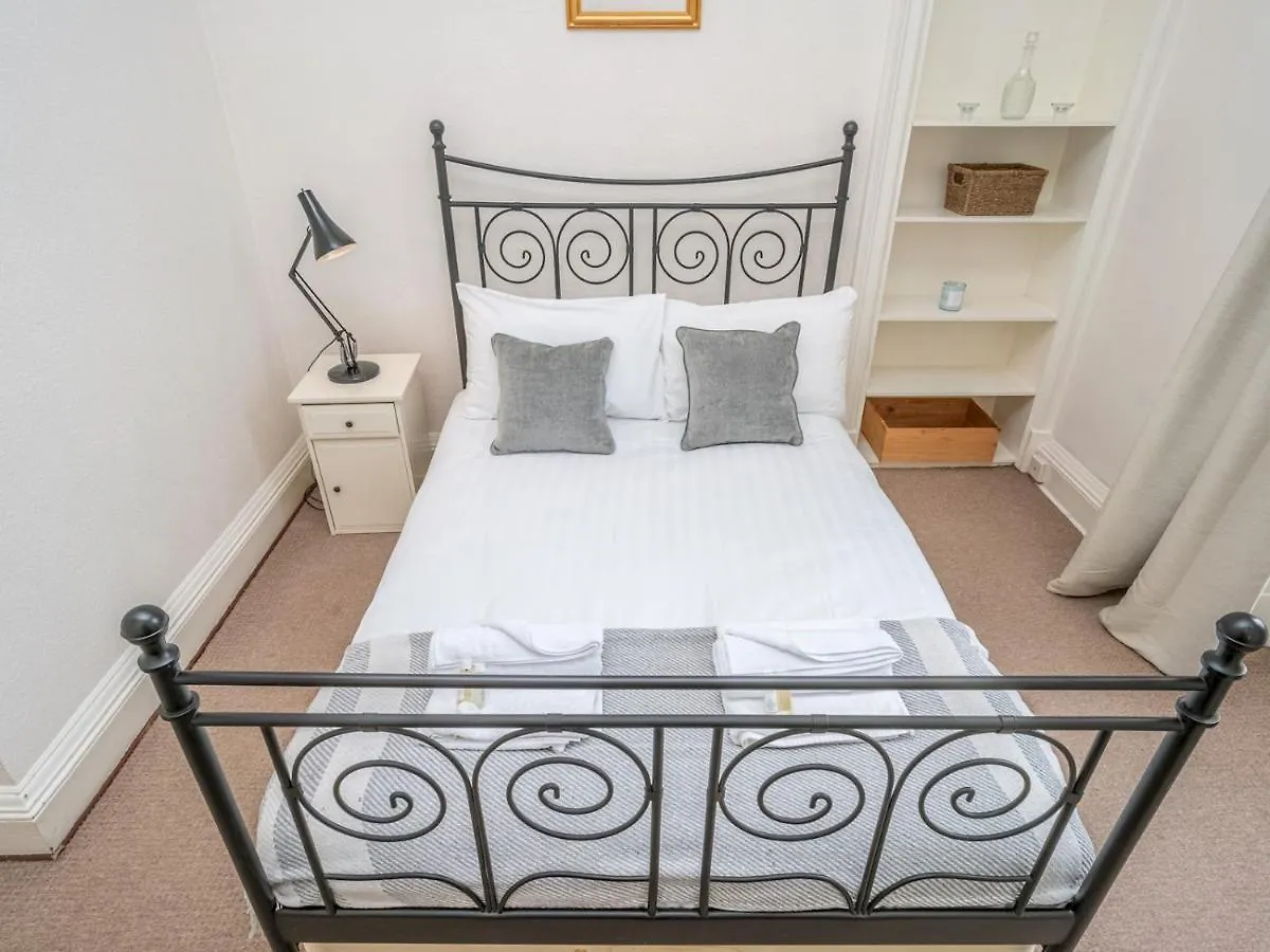 Cosy 1 Bed Flat In Historic Victorian Building